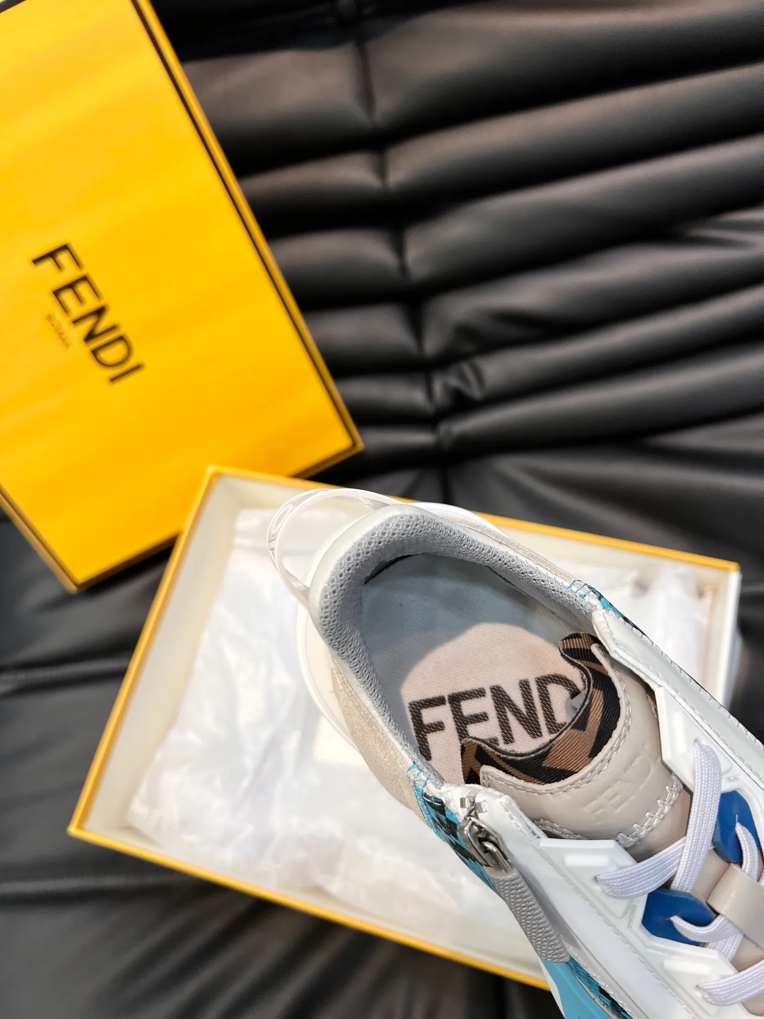 Men's shoes 💰p560 "Fend*" new men's casual sports shoes, equipped with elastic straps, side zippers, and corrugated soles engraved with F. Embossed Fendi Flow lettering on the heel. Made of technical fabric and a mix of blue and suede. Decorated with Lycra® details. FF graphic tongue. Ultra-light and wear-resistant EVA sole. Size: 38-44